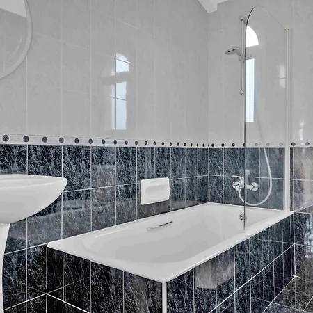 Phaedrus Living: Coral Bay Luxury *