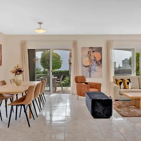 Phaedrus Living: Coral Bay Luxury *