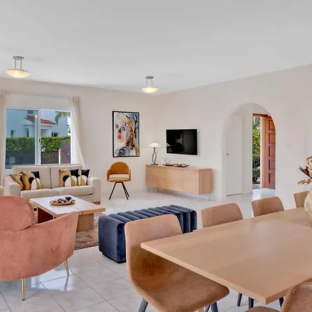 Phaedrus Living: Coral Bay Luxury *