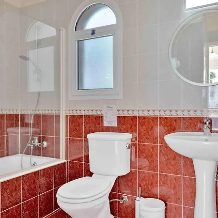 Phaedrus Living: Coral Bay Luxury Пейя