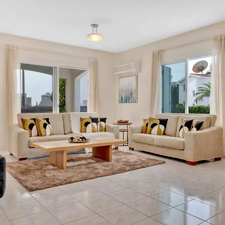 Phaedrus Living: Coral Bay Luxury Вилла *