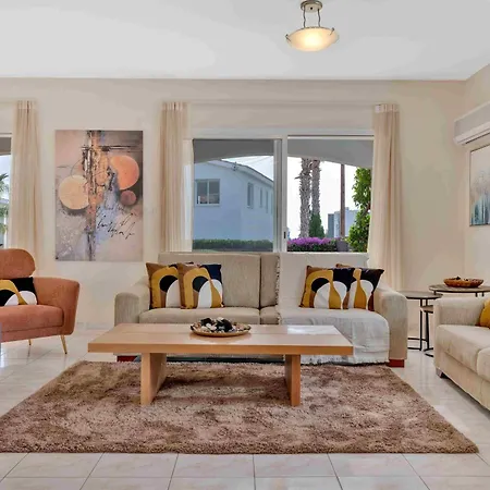 Phaedrus Living: Coral Bay Luxury * Pégeia