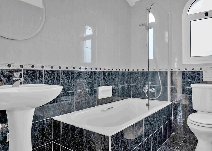 Phaedrus Living: Coral Bay Luxury *