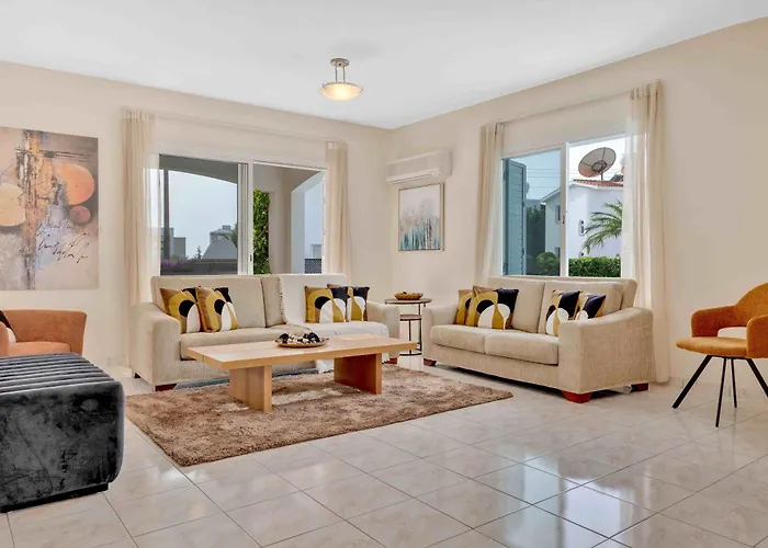 Phaedrus Living: Coral Bay Luxury Vila *