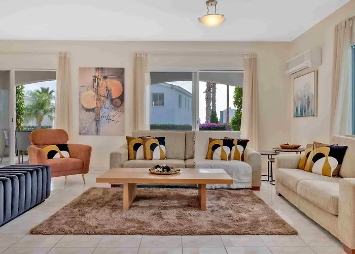 Phaedrus Living: Coral Bay Luxury * Pegeia