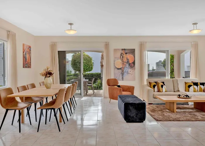 Phaedrus Living: Coral Bay Luxury *